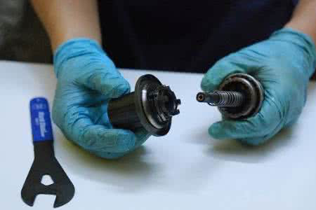 Six steps and tools for daily maintenance of bearings